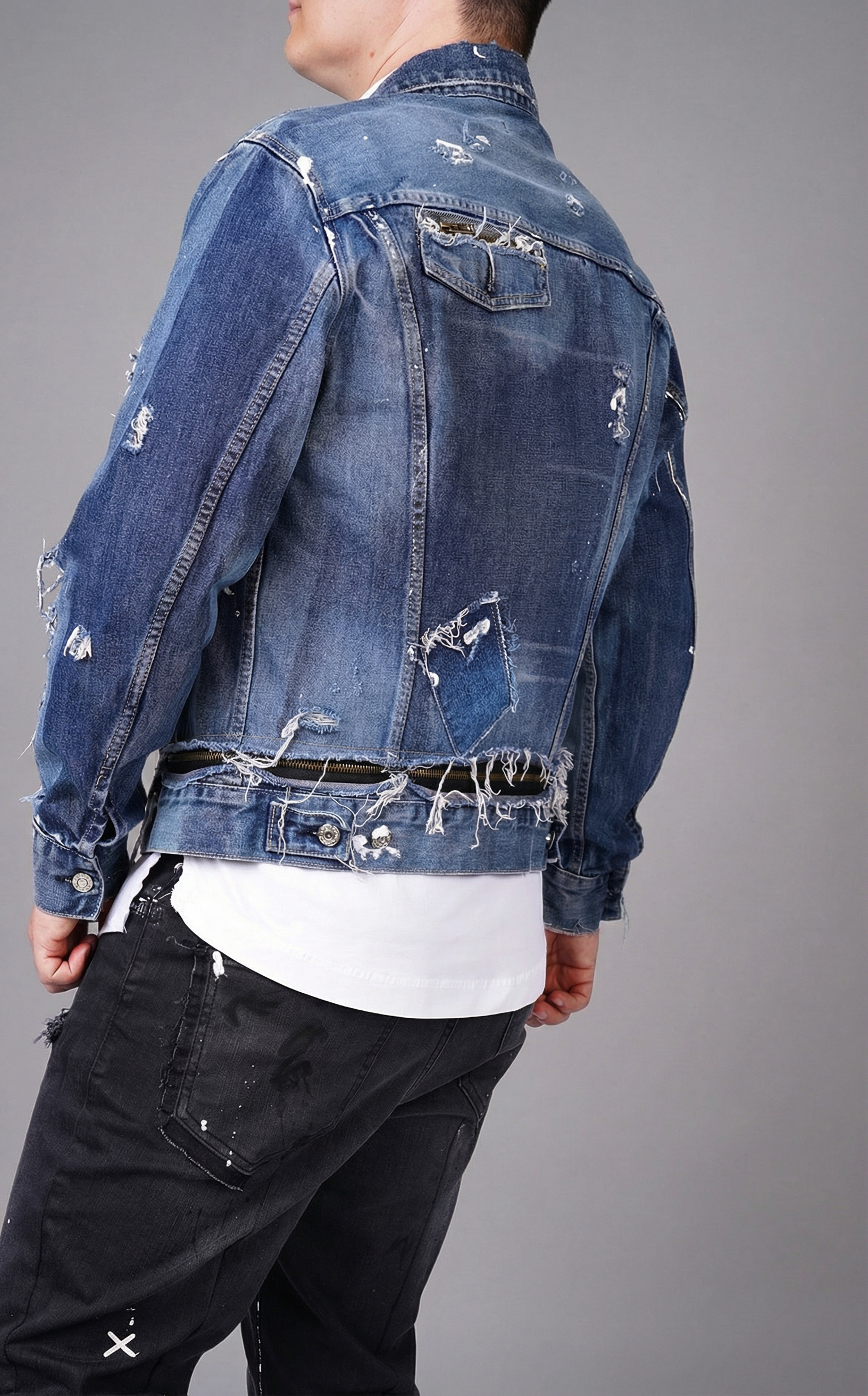 Geaca de blugi cu elemente distressed si fermoar la spate Geci MGL6130 Geaca de blugi cu elemente distressed si fermoar la spate MGL6130