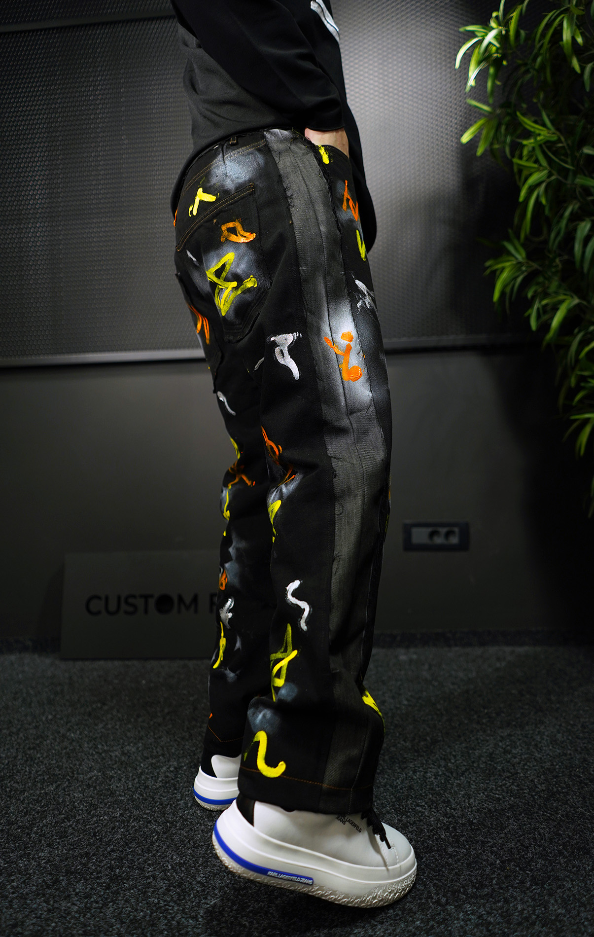 NEO NEW WORLD JEANS ART AS AN EXPRESSION MJL7020 NEO NEW WORLD JEANS MJL7020